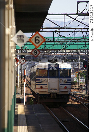 終焉近い信越本線115系（一次新潟色・快速） 73612217