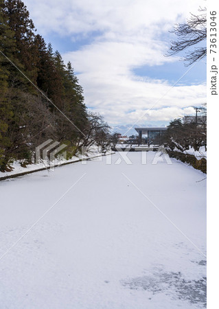 冬の米沢城跡（上杉神社）のお濠（堀）　山形県米沢市 73613046