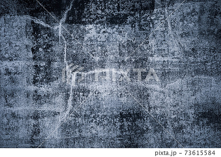褪せた黒塗りの壁の背景素材 パターンb 寒色系の写真素材