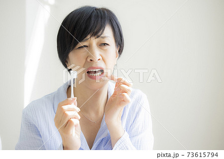 歯磨き　パジャマ　　 73615794