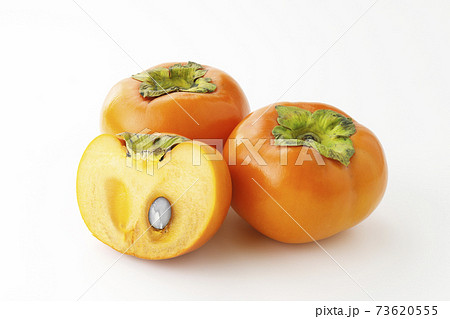 秋の味覚の柿　富有柿 73620555