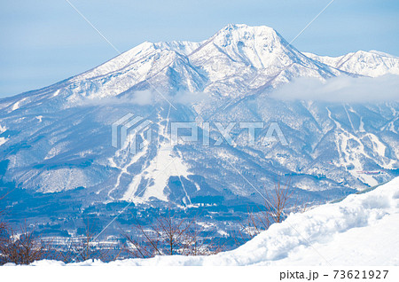 スキー場からの景色 妙高山／冬の写真素材 [73621927] - PIXTA