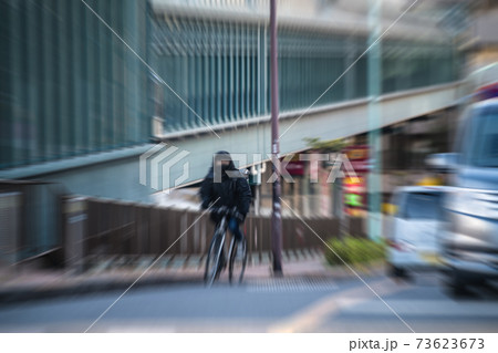 日本の東京都市景観 街角で見かけたフードデリバリーなど。逆走…=東京・恵比寿、恵比寿スカイウォーク横 日本の東京都市景観 街角で見かけたフードデリバリーなど。逆走…=東京・恵比寿、恵比寿スカイウォーク横 73623673