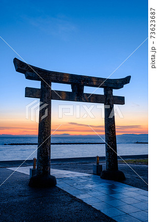 夜明けの海（川原大池公園・池の御前神社より天草を望む） 73623687