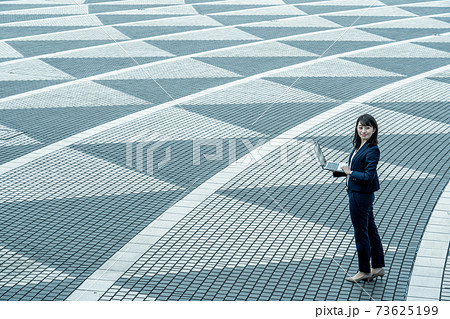 ビジネスウーマン  73625199