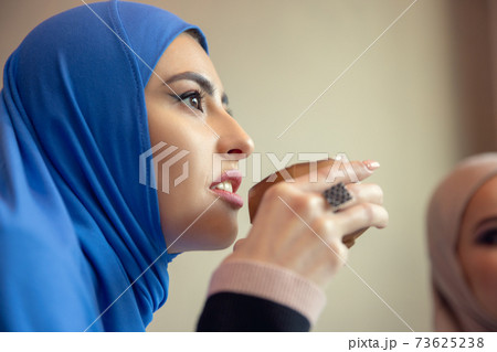 Beautiful arab women meeting at cafe or restaurant, friends or business meeting 73625238