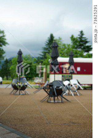 新型コロナによる休業中のカフェテラス 新型コロナによる休業中のカフェテラス 73625291