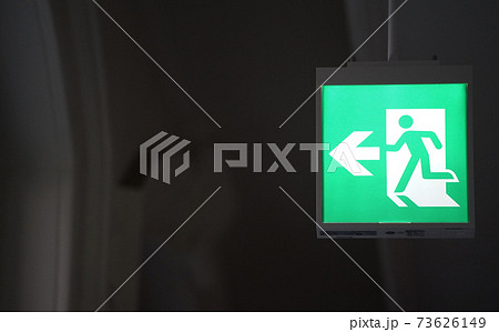非常口の表示灯 73626149