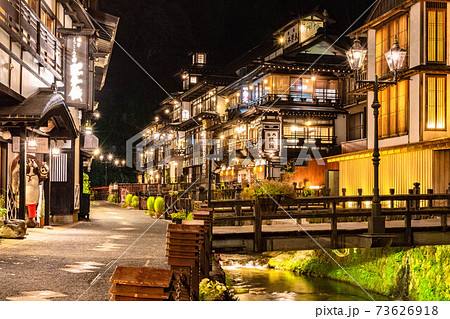 銀山温泉の夜景 73626918