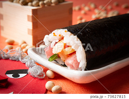 節分の恵方巻 節分 鬼のお面 赤鬼の写真素材 [73627815] - PIXTA