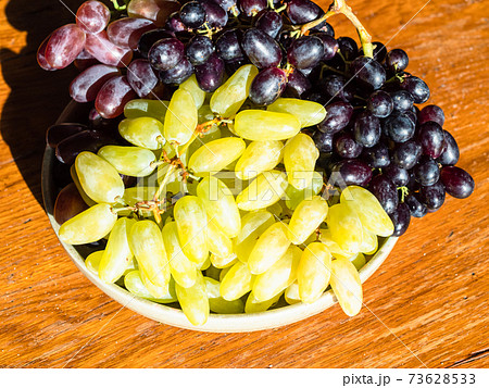 bunches of crimean white ladyfinger and red grapes 73628533