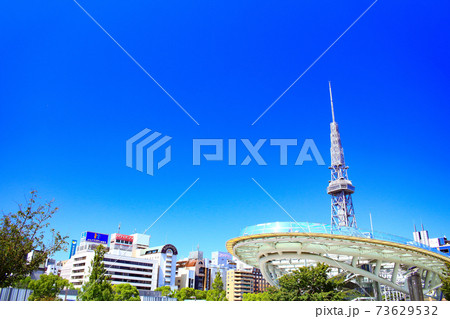 名古屋市、テレビ塔とオアシス21の風景 73629532