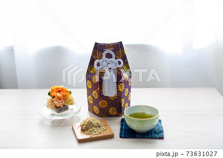 愛犬の遺骨　葬儀　骨壺　お骨 73631027