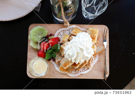 toast ,butter toast or toast with fruit and whipping cream 73631962