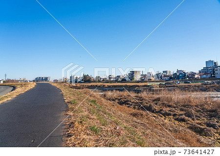 川沿いの風景 73641427