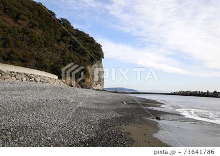 枕状溶岩の露頭　焼津市浜当目海岸 73641786