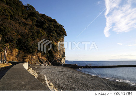 枕状溶岩の露頭　焼津市浜当目海岸 73641794