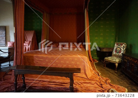 リーズ城クイーンズ・ルームにあるオレンジの高級ベッド リーズ城クイーンズ・ルームにあるオレンジの高級ベッド 73643228