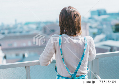ベランダの主婦 73646464