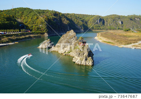 岩 石 グー 73647687