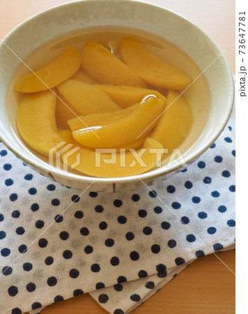 桃 フルーツ 果物 73647781
