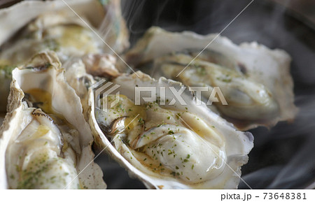 殻付き牡蠣のバター醤油焼き 殻付き牡蠣のバター醤油焼き 73648381