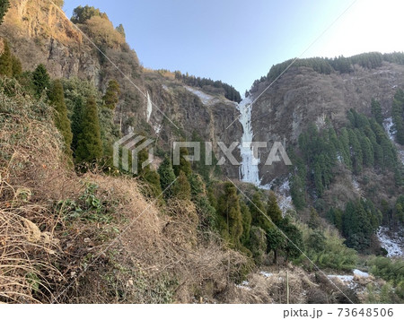 凍りついた古閑の滝 阿蘇 凍りついた古閑の滝 阿蘇 73648506