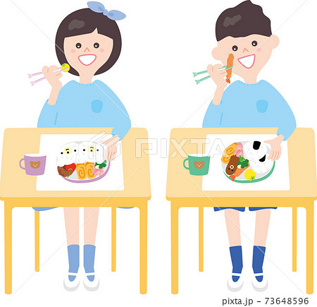 幼稚園でお弁当を食べる男の子と女の子 幼稚園でお弁当を食べる男の子と女の子 73648596