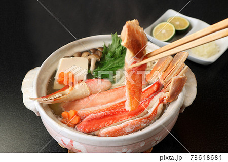 ズワイガニの一人鍋 湯気少し ズワイガニの一人鍋 湯気少し 73648684