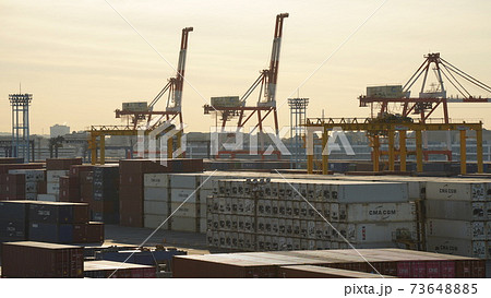 横浜港 本牧埠頭 コンテナターミナルの写真素材