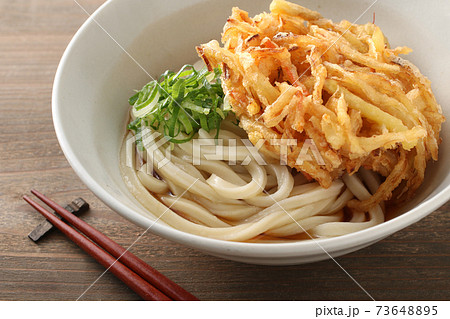天ぷらを乗せた夏の味覚のざるうどん 73648895