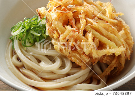 天ぷらを乗せた夏の味覚のざるうどん 天ぷらを乗せた夏の味覚のざるうどん 73648897