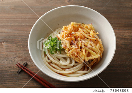 天ぷらを乗せた夏の味覚のざるうどん 73648898