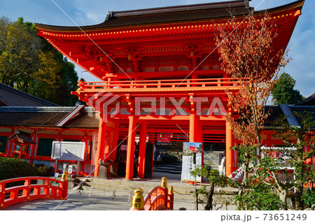 京都 上賀茂神社の楼門 73651249
