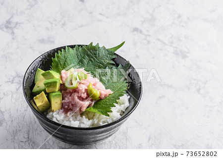 鮪のたたき丼 73652802