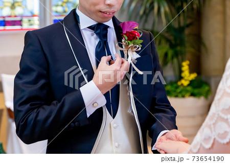 チャペル 新郎 新婦 指輪 チャペル 新郎 新婦 指輪 73654190