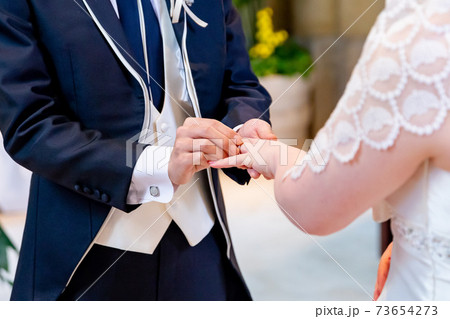 チャペル　新郎　新婦 指輪 73654273