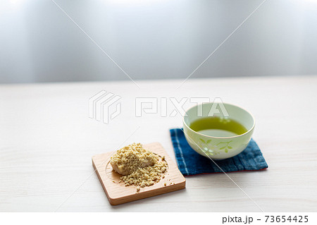 お茶と和菓子 73654425