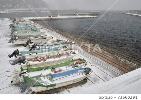 冬の北海道函館市大船漁港の雪景色を撮影 冬の北海道函館市大船漁港の雪景色を撮影 73660291