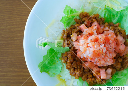 沖縄料理のタコライスの写真素材