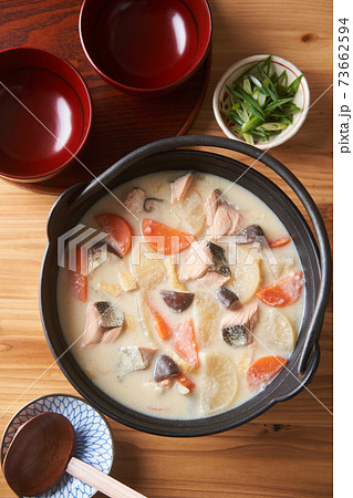鮭と根菜の粕汁 73662594
