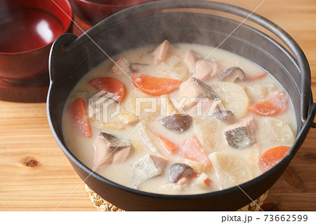 鮭と根菜の粕汁 鮭と根菜の粕汁 73662599