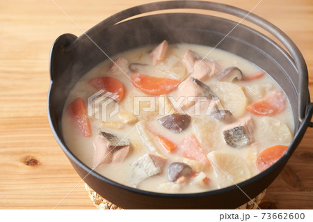 鮭と根菜の粕汁 鮭と根菜の粕汁 73662600