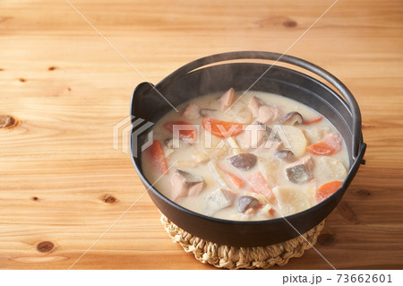 鮭と根菜の粕汁 鮭と根菜の粕汁 73662601