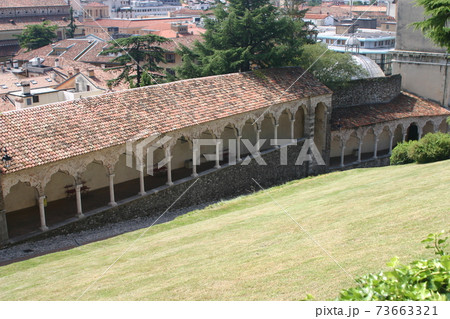 ウーディネ 73663321