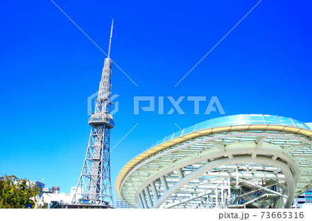 名古屋市、テレビ塔とオアシス21の風景 名古屋市、テレビ塔とオアシス21の風景 73665316