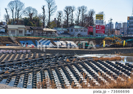 川の護岸工事 73666696