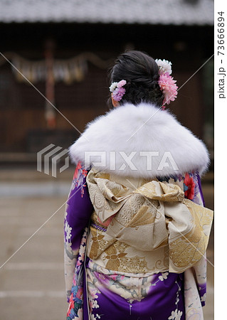 成人式前の参拝 73666894