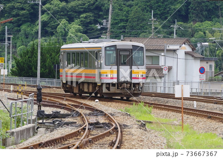 姫新線・佐用駅に到着する単行ディーゼルカー 73667367