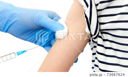 予防接種 ワクチン接種　イメージ 73667624